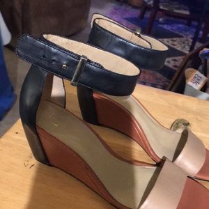 ANN TAYLOR - Leather Upper size 61/2M